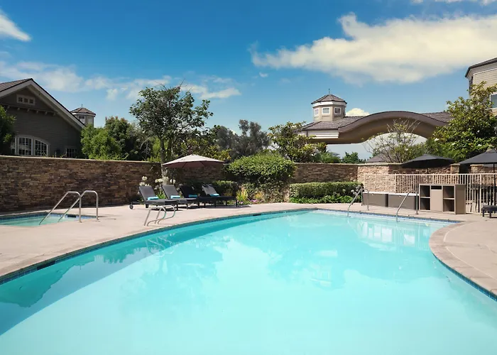 West Inn & Suites